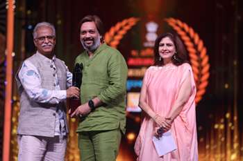 Lata Mangeshkar Award Bestowed On Anuradha Paudwal; Master Of Multiple Voices, Sudesh Bhosle Honored For His Singing At Maharashtra State Marathi Film Awards